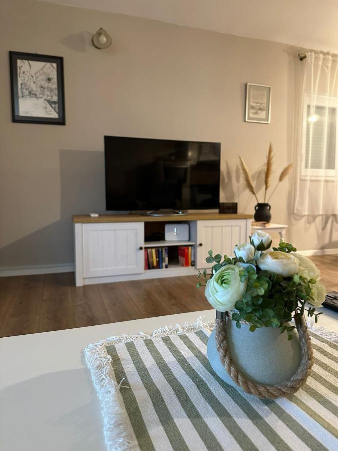 Apartman Lusy Tribalj Eksteriør billede